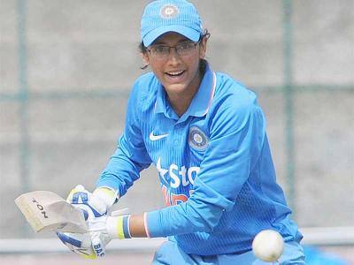 ਭਾਰਤੀ ਮਹਿਲਾ ਬੱਲੇਬਾਜ ਸਮਰਿਤੀ ਮੰਦਾਨਾ ਨੂੰ ICC ਦੀ ਸਾਲ 2016 ਦੀ ਮਹਿਲਾ ਕ੍ਰਿਕਟ ਟੀਮ 'ਚ ਚੁਣਿਆ ਗਿਆ ਹੈ। ਇਸ ਟੀਮ ਦਾ ਐਲਾਨ ਬੁਧਵਾਰ ਨੂੰ ਕੀਤਾ ਗਿਆ। 