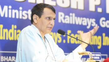 ਰੇਲਵੇ ਮੰਤਰੀ ਸੁਰੇਸ਼ ਪ੍ਰਭੂ ਗੋਰਖਪੁਰ ਤੋਂ ਅਨੰਦ ਵਿਹਾਰ ਦੇ ਵਿਚਕਾਰ ਇਸ ਰੇਲ ਸੇਵਾ ਨੂੰ ਸ਼ੁਰੂ ਕਰਨਗੇ। 