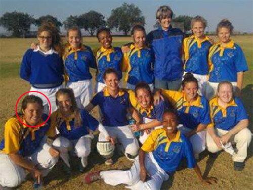 ਇਸ 'ਚ 6 ਐਕਸਟਰਾਸ ਵੀ ਸ਼ਾਮਿਲ ਸਨ। ਖਾਸ ਗਲ ਇਹ ਸੀ ਕਿ ਟੀਮ ਦੀ ਸਲਾਮੀ ਬੱਲੇਬਾਜ ਸ਼ਾਨੀਆ ਲੀ ਸਵਾਰਟ ਨੇ ਇਕੱਲਿਆਂ ਹੀ 160 ਰਨ ਬਣਾ ਦਿੱਤੇ। ਸਵਾਰਤ ਨੇ ਸਿਰਫ 86 ਗੇਂਦਾਂ 'ਤੇ 160 ਰਨ ਦੀ ਨਾਬਾਦ ਪਾਰੀ ਖੇਡੀ। ਸਵਾਰਟ ਦੀ ਪਾਰੀ 'ਚ 18 ਚੌਕੇ ਅਤੇ 12 ਛੱਕੇ ਸ਼ਾਮਿਲ ਸਨ।