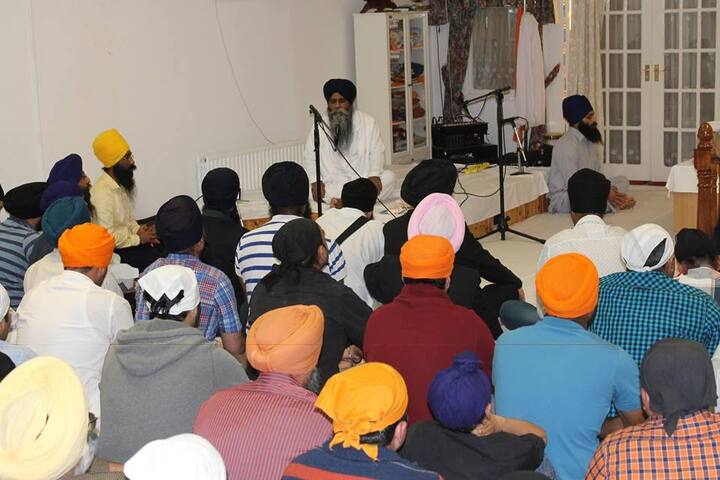  ਇੱਥੇ ਭਾਰਤ ਅਤੇ ਹੋਰ ਦੇਸ਼ਾਂ ਤੋਂ ਕੀਰਤਨੀਏ ਅਤੇ ਪ੍ਰਚਾਰਕ ਸਮੇਂ-ਸਮੇਂ ਤੇ ਆਉਂਦੇ ਰਹਿੰਦੇ ਹਨ
