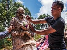 ਮੁਰਦਿਆਂ ਨਾਲ ਰਹਿੰਦੇ ਇਸ ਭਾਈਚਾਰੇ ਦੇ ਲੋਕ