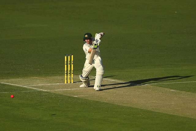 ਆਸਟ੍ਰੇਲੀਆ ਦੀ ਟੀਮ ਨੂੰ ਦੂਜੀ ਪਾਰੀ 'ਚ ਜਲਦੀ ਹੀ 2 ਝਟਕੇ ਲੱਗੇ ਜਦ ਵਾਰਨਰ ਅਤੇ ਰੈਨਸ਼ਾ ਪੈਵਲੀਅਨ ਪਰਤ ਗਏ। ਪਰ ਫਿਰ ਕਪਤਾਨ ਸਮਿਥ ਨੇ 70 ਗੇਂਦਾਂ 'ਤੇ 63 ਰਨ ਦੀ ਪਾਰੀ ਖੇਡੀ ਅਤੇ ਆਸਟ੍ਰੇਲੀਆ ਨੂੰ ਮਜਬੂਤ ਸਥਿਤੀ 'ਚ ਪਹੁੰਚਾਇਆ। 