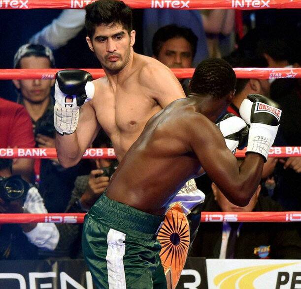 ਵਿਜੇਂਦਰ ਪਹਿਲੇ ਰਾਊਂਡ 'ਚ ਹੀ ਚੈਕਾ 'ਤੇ ਭਾਰੀ ਪੈਂਦੇ ਵਿਖੇ। ਪਹਿਲਾ ਰਾਊਂਡ ਖਤਮ ਹੋਣ ਤਕ ਸਕੋਰ 3-1 ਨਾਲ ਵਿਜੇਂਦਰ ਦੇ ਪੱਖ 'ਚ ਸੀ। 