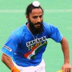 ਸਾਲ 2001 ਦੇ ਜੂਨੀਅਰ ਵਿਸ਼ਵ ਕਪ ਨੇ ਭਾਰਤ ਨੂੰ ਕਈ ਵੱਡੇ ਚੇਹਰੇ ਦਿੱਤੇ ਸਨ। ਉਸ ਵੇਲੇ ਦੀ ਜੇਤੂ ਟੀਮ ਦੀ ਕਪਤਾਨੀ ਗਗਨਅਜੀਤ ਸਿੰਘ ਨੇ ਕੀਤੀ ਸੀ। 