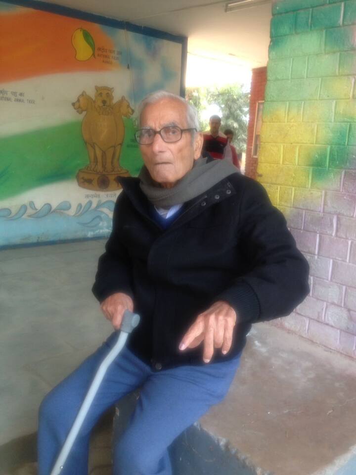  ਹਾਲਾਂਕਿ ਚੋਣਾਂ ਲਈ ਬਣਾਏ ਦੂਸਰੇ ਅੰਬੈਸਡਰ ਬਾਲੀਵੁੱਡ ਅਦਾਕਾਰ ਆਯੂਸ਼ਮਾਨ ਖੁਰਾਣਾ ਲੋਕਾਂ ਨੂੰ ਵੋਟ ਲਈ ਤਾਂ ਪ੍ਰੇਰਿਤ ਕਰਦੇ ਰਹੇ ਪਰ ਖੁਦ ਵੋਟ ਕਰਨ ਤੱਕ ਨਹੀਂ ਪਹੁੰਚੇ।