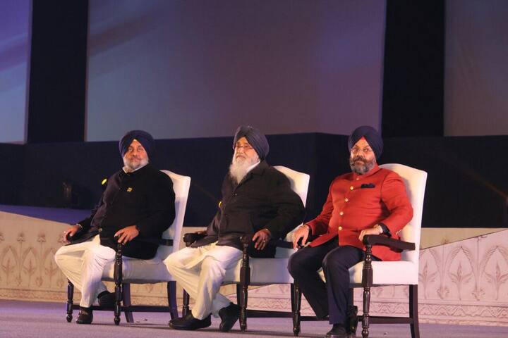 ਇੰਦਰਾ ਗਾਂਧੀ ਇੰਡੋਰ ਸਟੇਡੀਅਮ ਦੇ ਮੁੱਖ ਮੈਦਾਨ ਵਿਚ ਹੋਏ ਸਮਾਗਮ ਮੌਕੇ ਗੁਰੂ ਸਾਹਿਬ ਦੇ ਜੀਵਨ ਇਤਿਹਾਸ ਨੂੰ ''ਸਾਹਿਬ-ਏ-ਕਮਾਲ ਗੁਰੂ ਗੋਬਿੰਦ ਸਿੰਘ'' ਨਾਂ ਦੇ 25 ਮਿੰਟ ਦੇ ਵਿਸ਼ੇਸ਼ ਮਲਟੀਮੀਡੀਆ ਸ਼ੋਅ ਦਾ ਮੰਚਨ ਕੀਤਾ ਗਿਆ। 