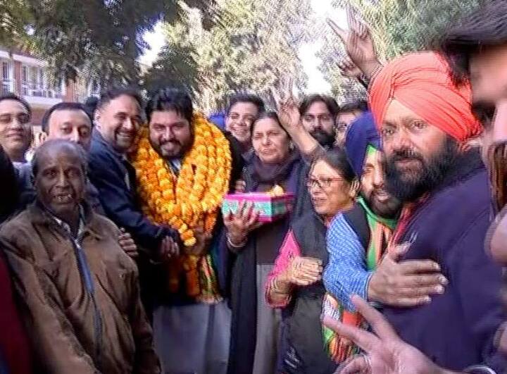 ਪਾਰਟੀ ਦੇ ਚੰਡੀਗੜ੍ਹ ਇਕਾਈ ਦੇ ਪ੍ਰਧਾਨ ਪ੍ਰਦੀਪ ਛਾਬੜਾ ਦੀ ਪਤਨੀ ਰਿਤੂ ਰਾਜ ਛਾਬੜਾ ਦੇ ਨਾਲ-ਨਾਲ ਕਾਂਗਰਸ ਦੀ ਸਾਬਕਾ ਮੇਅਰ ਪੂਨਮ ਸ਼ਰਮਾ ਨੂੰ ਵੀ ਹਾਰ ਦਾ ਮੂੰਹ ਦੇਖਣ ਪਿਆ। ਪਾਰਟੀ ਦੇ ਸਾਬਕਾ ਡਿਪਟੀ ਮੇਅਰ ਹਰਮਹਿੰਦਰ ਸਿੰਘ ਲੱਕੀ ਦੇ ਹਿੱਸੇ ਵੀ ਹਾਰ ਹੀ ਆਈ। ਉਨ੍ਹਾਂ ਨੂੰ ਬੀਜੇਪੀ ਦੇ ਮਹੇਸ਼ਇੰਦਰ ਸਿੰਘ ਸਿੱਧੂ ਨੇ 280 ਵੋਟਾਂ ਦੇ ਫ਼ਰਕ ਨਾਲ ਹਰਾਇਆ।