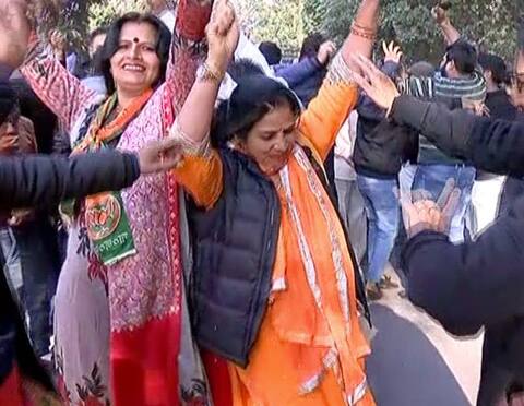 BJP ਨੇ ਜਿੱਤਿਆ ਚੰਡੀਗੜ੍ਹ, ਦੇਖੋ ਜਸ਼ਨ ਦੀਆਂ ਤਸਵੀਰਾਂ BJP ਨੇ ਜਿੱਤਿਆ ਚੰਡੀਗੜ੍ਹ, ਦੇਖੋ ਜਸ਼ਨ ਦੀਆਂ ਤਸਵੀਰਾਂ
