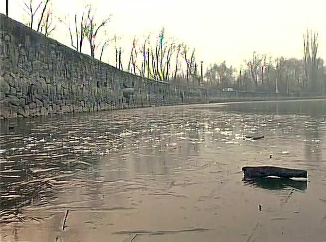 ਡੱਲ ਝੀਲ ਦਾ ਪਾਣੀ ਬਣਿਆ ਬਰਫ