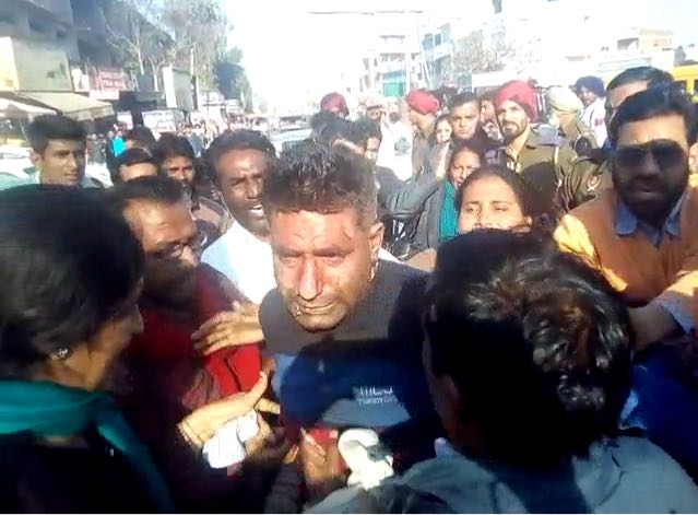 ਬਾਦਲ ਸਰਕਾਰ ਤੋਂ ਅੱਕੇ ਅਧਿਆਪਕ ਵੀ ਤੁਰੇ ਖੁਦਕੁਸ਼ੀ ਦੇ ਰਾਹ