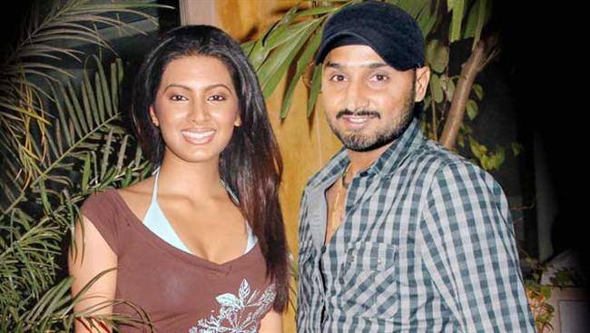 Harbhajan Turbanator ‏@harbhajan_singh 1h1 hour ago I have no intentions of joining politics any time soon. Please stop spreading rumors. 