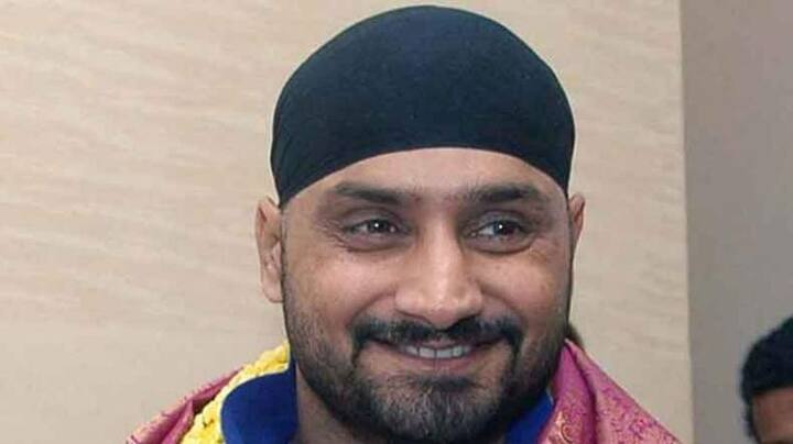 ਹਰਭਜਨ ਸਿੰਘ ਨੇ ਲਗਾਤਾਰ ਕਾਂਗਰਸ 'ਚ ਸ਼ਾਮਿਲ ਹੋਣ ਦੀਆਂ ਆ ਰਹੀਆਂ ਖਬਰਾਂ 'ਤੇ ਚੁੱਪੀ ਤੋੜੀ ਹੈ ਅਤੇ ਮਾਮਲੇ 'ਚ ਟਵੀਟ ਕਰਕੇ ਆਪਣਾ ਪੱਖ ਰੱਖਿਆ ਹੈ। 