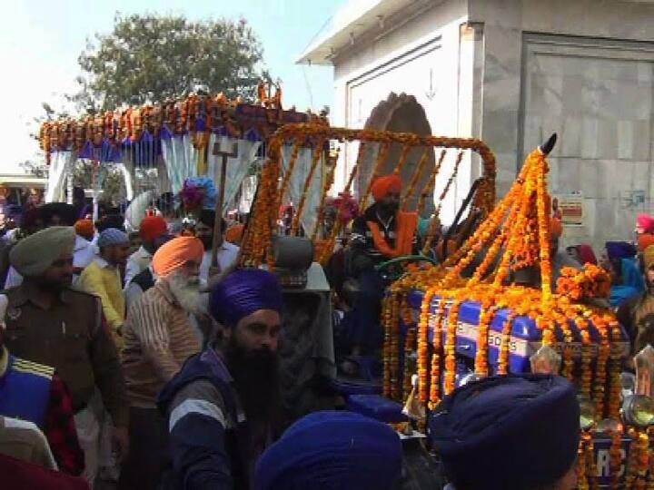  ਸ਼ਹੀਦੀ ਜੋੜ ਮੇਲੇ ਦੀ ਸਮਾਪਤੀ ਮੌਕੇ ਪੰਜ ਪਿਆਰਿਆਂ ਦੀ ਅਗਵਾਈ ਵਿੱਚ ਨਗਰ ਕੀਰਤਨ ਵਿੱਚ ਹਜ਼ਾਰਾਂ ਦੀ ਤਦਾਦ ਵਿੱਚ ਸੰਗਤਾਂ ਨੇ ਹਿੱਸਾ ਲਿਆ।