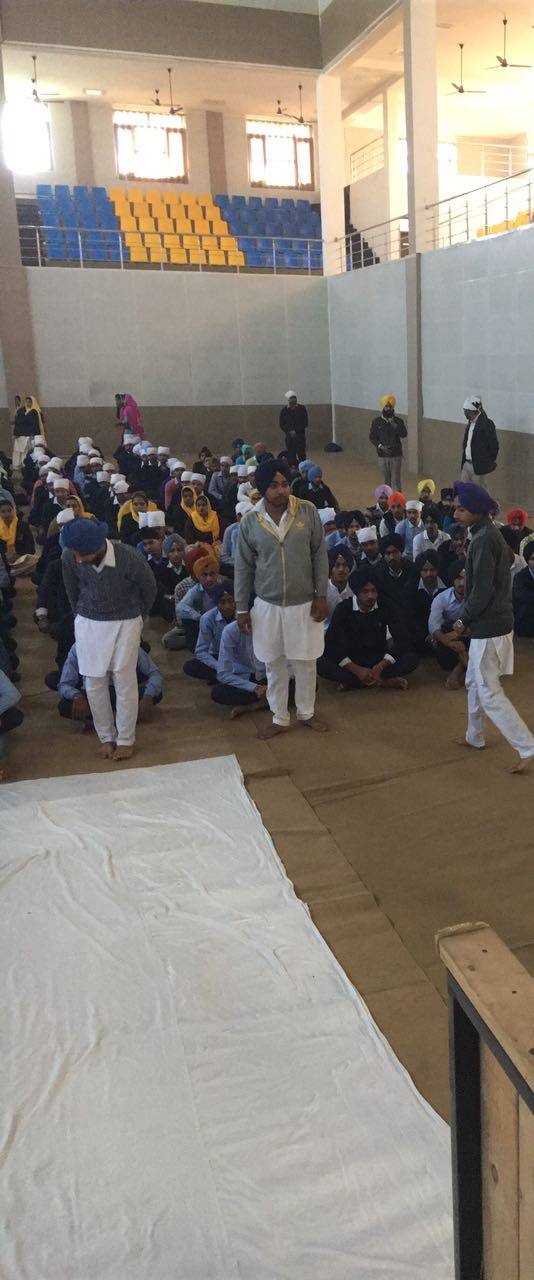 ਮੁਗਲ ਫੌਜਾਂ ਜਿੱਤ ਕੇ ਵੀ ਹਾਰ ਗੲੀਅਾਂ ਸਨ ਕਿੳੁਂਕਿ ਗੁਰੂ ਸਾਹਿਬ ਨੂੰ ਜਿੰਦਾ ਜਾਂ ਮੁਰਦਾ ਫੜਨ ਦੀ ੳੁਨਾਂ ਦੀ ਮਨਸ਼ਾ ਪੂਰੀ ਨਹੀਂ ਹੋ ਸਕੀ ਸੀ। ਅੱਜ ਚਮਕੌਰ ਦੇ ੳੁਨਾਂ ਮਹਾਨ ਸ਼ਹੀਦਾਂ ਦੀ ਯਾਦ ਚ ਚਮਕੌਰ ਸਾਹਿਬ ਦੇ ਸ਼ਹੀਦੀ ਜੋੜ ਮੇਲ ਦਾ ਅਾਖਰੀ ਦਿਨ ਹੈ।