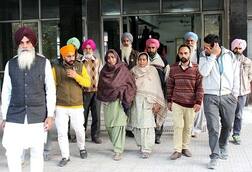 ਵਿੱਤ ਮੰਤਰੀ ਦੀ ਕੋਠੀ ਅੱਗੇ ਖੁਦਕੁਸ਼ੀ ਕਰਨ ਵਾਲੇ ਕਿਸਾਨ ਪਰਿਵਾਰ ਨੂੰ ਨਹੀਂ ਮਿਲ ਰਿਹਾ ਇਨਸਾਫ