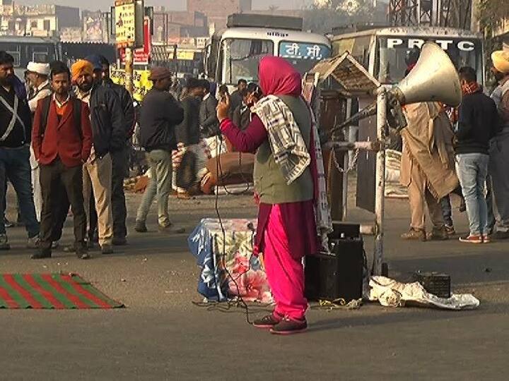 ਹਾਸਲ ਜਾਣਕਾਰੀ ਮੁਤਾਬਕ ਅੱਜ ਵੀ ਧਰਨਾ ਜਾਰੀ ਜਾਰੀ ਸੀ। ਸਵੇਰੇ ਜਿਵੇਂ-ਜਿਵੇਂ ਟੀਚਰਾਂ ਦੀ ਗਿਣਤੀ ਵਧ ਰਹੀ ਸੀ, ਉਸੇ ਤਰ੍ਹਾਂ ਪੁਲਿਸ ਵਾਲਿਆਂ ਦੀ ਗਿਣਤੀ ਵਿੱਚ ਵੀ ਇਜ਼ਾਫਾ ਹੋ ਰਿਹਾ ਸੀ। ਟੀਚਰਾਂ ਨੂੰ ਸੰਘਰਸ਼ ਕਮੇਟੀ ਦੀ ਆਗੂ ਸੰਬੋਧਨ ਕਰ ਰਹੀ ਸੀ। ਇਸ ਦੌਰਾਨ ਹੀ ਪੁਲਿਸ ਨੇ ਧਰਨੇ 'ਤੇ ਹੱਲਾ ਬੋਲ ਦਿੱਤਾ। 