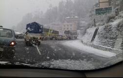 उत्तराखंड में बदला मौसम का मिजाज: पहाड़ियों पर बर्फबारी, मैदान में ठंड, 3 जिलों में भूस्खलन का अलर्ट