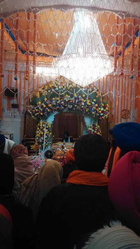 ਦੂਰ-ਦੁਰਾਡੇ ਤੋਂ ਹਜ਼ਾਰਾਂ ਦੀ ਗਿਣਤੀ ਚ ਪਹੁੰਚ ਰਹੀ ਹੈ ਸੰਗਤ।