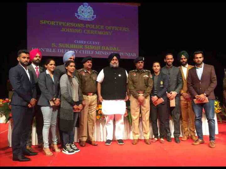 ਪੰਜਾਬ ਦੇ 9 ਦਿੱਗਜ ਖਿਡਾਰੀਆਂ ਨੂੰ ਅੱਜ ਪੰਜਾਬ ਸਰਕਾਰ ਵੱਲੋਂ DSP ਦੇ ਅਹੁਦੇ ਲਈ ਨਿਯੁਕਤੀ ਪੱਤਰ ਦਿੱਤੇ ਗਏ। ਏਸ਼ੀਅਨ ਗੇਮਸ ਅਤੇ ਕਾਮਨਵੈਲਥ ਗੇਮਸ 'ਚ ਭਾਰਤ ਦਾ ਨਾਮ ਚਮਕਾਉਣ ਵਾਲੇ ਇਨ੍ਹਾਂ ਖਿਡਾਰੀਆਂ ਨੂੰ ਉਪ-ਮੁੱਖਮੰਤਰੀ ਸੁਖਬੀਰ ਸਿੰਘ ਬਾਦਲ ਨੇ ਇੱਕ ਪ੍ਰੈਸ ਕਾਨਫਰੈਂਸ ਕਰ ਨਿਯੁਕਤੀ ਪੱਤਰ ਸੌਂਪੇ। 