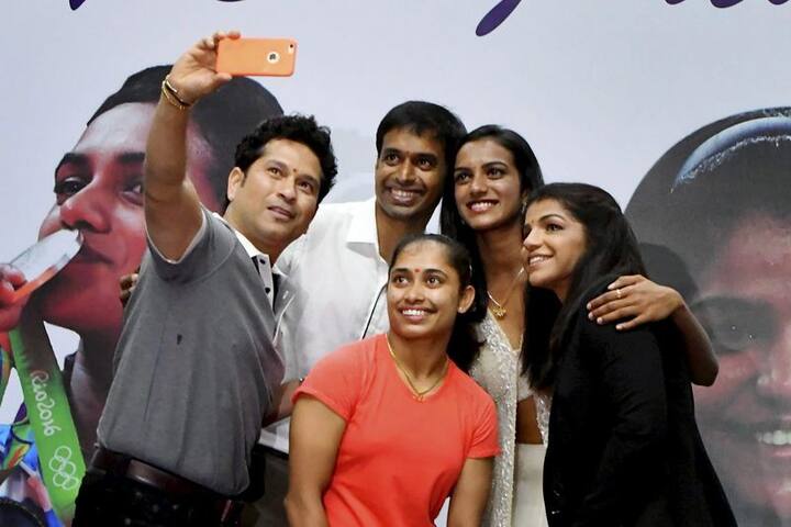 ਇਸਤੋਂ ਅਲਾਵਾ ਜਿਮਨਾਸਟ ਦੀਪਾ ਕਰਮਾਕਰ ਅਤੇ ਰੀਓ ਓਲੰਪਿਕਸ ਦੀ ਕਾਂਸੀ ਦਾ ਤਗਮਾ ਜੇਤੂ ਭਲਵਾਨ ਸਾਕਸ਼ੀ ਮਲਿਕ ਵੀ ਗੂਗਲ ਸਰਚ ਕੀਤੇ ਜਾਣ ਵਾਲੇ ਖਿਡਾਰੀਆਂ 'ਚ ਟਾਪ 10 'ਚ ਸ਼ਾਮਿਲ ਹਨ। 