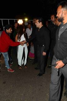 ਜਨਮਦਿਨ \'ਤੇ ਸਲਮਾਨ ਨੇ ਕੀਤਾ ਫੈਨਸ ਦਾ ਸਵਾਗਤ