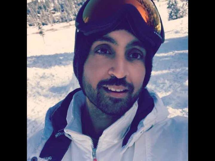 ਕੜਾਕੇ ਦੀ ਸਰਦੀ ਵਿੱਚ ਦਿਲਜੀਤ ਬਰਫ ਦਾ ਮਜ਼ਾ ਲੁੱਟ ਰਹੇ ਹਨ। 