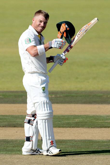 ਆਸਟ੍ਰੇਲੀਆ ਨੂੰ ਪਹਿਲਾ ਝਟਕਾ ਜਲਦੀ ਹੀ ਲੱਗਾ ਜਦ ਰੈਨਸ਼ਾ 10 ਰਨ ਬਣਾ ਕੇ ਆਊਟ ਹੋ ਗਏ। ਵਾਰਨਰ ਨੇ ਦੂਜੇ ਵਿਕਟ ਲਈ ਖਵਾਜਾ ਨਾਲ ਮਿਲਕੇ 198 ਰਨ ਦੀ ਪਾਰਟਨਰਸ਼ਿਪ ਕੀਤੀ। 