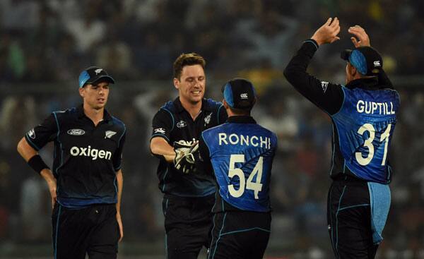 252 ਰਨ ਦੇ ਟੀਚੇ ਦਾ ਪਿੱਛਾ ਕਰਦਿਆਂ ਬੰਗਲਾਦੇਸ਼ ਦੀ ਟੀਮ ਇੱਕ ਸਮੇਂ 1 ਵਿਕਟ ਗਵਾ ਕੇ 105 ਰਨ ਬਣਾ ਚੁੱਕੀ ਸੀ। ਪਰ ਫਿਰ ਨਿਊਜ਼ੀਲੈਂਡ ਦੇ ਗੇਂਦਬਾਜ਼ਾਂ ਨੇ ਮੈਚ 'ਚ ਵਾਪਸੀ ਕੀਤੀ ਅਤੇ ਬੰਗਲਾਦੇਸ਼ ਨੇ ਆਪਣੇ 9 ਵਿਕਟ 79 ਰਨ ਵਿਚਾਲੇ ਹੀ ਗਵਾ ਦਿੱਤੇ। 