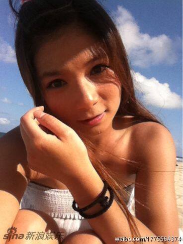 ਹੇ ਜ਼ੀ ਨੇ ਬਾਅਦ 'ਚ ਕਿਹਾ ਕਿ ਨਾ ਤਾਂ ਉਸਨੇ ਅਜਿਹੀ ਕਲਪਨਾ ਕੀਤੀ ਸੀ ਅਤੇ ਨਾ ਹੀ ਉਸਨੇ ਅਜੇ ਵਿਆਹ ਬਾਰੇ ਹੀ ਸੋਚਿਆ ਸੀ, ਅਤੇ ਇਹ ਸਭ ਕੁਝ ਅਚਾਨਕ ਹੋ ਗਿਆ। 