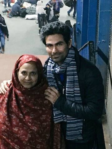 ਮੋਹੰਮਦ ਕੈਫ ਦਾ ਟਵੀਟ - Mohammad Kaif ✔ @MohammadKaif Musalman sudhar nahi sakte, Hindu sudhar nahi sakte. Aisa sochne waale kisi ko sudhaar nahi sakte. Sudhar Jaao Bhaiyon !#LoveAndAcceptance ਕੈਫ ਨੇ ਟਵੀਟ ਕਰ ਇਨ੍ਹਾਂ ਟਵੀਟ ਕਰਨ ਵਾਲਿਆਂ ਨੂੰ ਸੁਧਰਨ ਦੀ ਸਲਾਹ ਦਿੱਤੀ। 