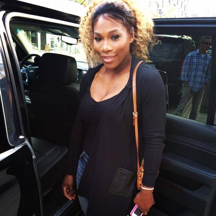 ਸੇਰੇਨਾ ਨੇ ਦੱਸਿਆ ਕਿ ਓਹ ਪਹਿਲੀ ਵਾਰ ਇੱਕ ਰੈਸਟੋਰੈਂਟ 'ਚ ਮਿਲੇ ਸਨ। ਸੇਰੇਨਾ ਨੇ ਕਿਹਾ ਕਿ 'ਪਹਿਲੀ ਵਾਰ ਅਸੀਂ ਅਚਾਨਕ ਮਿਲ ਗਏ ਸਨ ਪਰ ਇਸ ਵਾਰ ਅਜਿਹਾ ਨਹੀਂ ਹੋਇਆ, ਇਸ ਵਾਰ ਉਸਨੇ ਗੋਡੇ 'ਤੇ ਬੈਠਕੇ 4 ਸ਼ਬਦ ਕਹੇ ਅਤੇ ਮੈਂ ਹਾਂ ਕਰ ਦਿੱਤੀ।' 