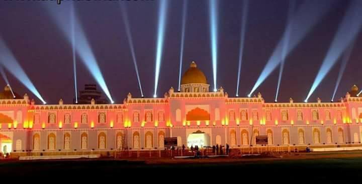  ਇਸ ਲੇਜ਼ਰ ਸ਼ੋਅ ਦੌਰਾਨ ਜਿੱਥੇ ਆਕਾਸ਼ ਵਿੱਚ ਅਦਭੁਤ ਨਜ਼ਾਰੇ ਅੱਖਾਂ ਚੁੰਧਿਆ ਦਿੰਦੇ ਹਨ ਉੱਥੇ ਹੀ ਇਤਿਹਾਸ ਦੀ ਖ਼ੂਬਸੂਰਤ ਪੇਸ਼ਕਾਰੀ ਵੀ ਸੰਗਤ ਦੇ ਦਿਲਾਂ ਵਿੱਚ ਉੱਤਰ ਜਾਂਦੀ ਹੈ। 