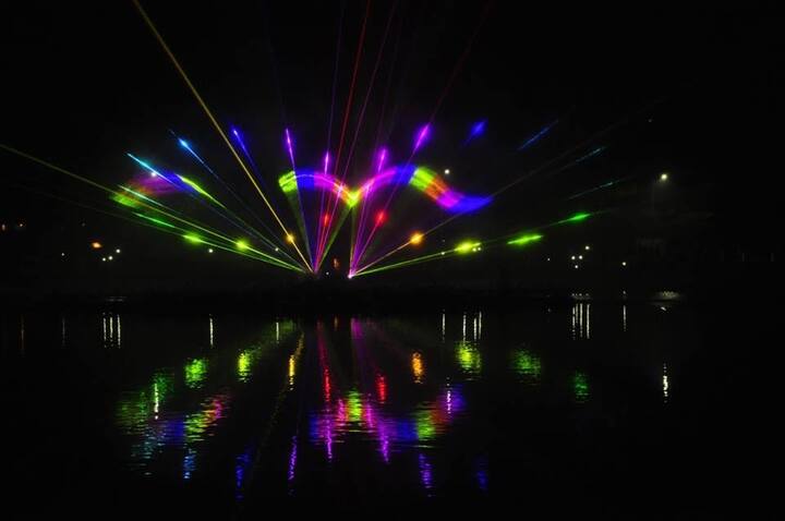  ਇਸ ਲੇਜ਼ਰ ਸ਼ੋਅ ਦੀ ਰਵਾਇਤ ਤਖ਼ਤ ਸ੍ਰੀ ਹਰਿਮੰਦਰ ਜੀ ਪਟਨਾ ਸਾਹਿਬ ਵਿਖੇ ਕਈ ਸਾਲ ਤੋਂ ਚੱਲਦੀ ਆ ਰਹੀ ਹੈ ਪਰ ਪ੍ਰਕਾਸ਼ ਪੁਰਬ ਸਮਾਗਮਾਂ ਮੌਕੇ ਇਸ ਤਕਨਾਲੋਜੀ ਨੂੰ ਕਾਫ਼ੀ ਵਿਕਸਿਤ ਰੂਪ ਵਿੱਚ ਪੇਸ਼ ਕੀਤਾ ਜਾ ਰਿਹਾ ਹੈ।