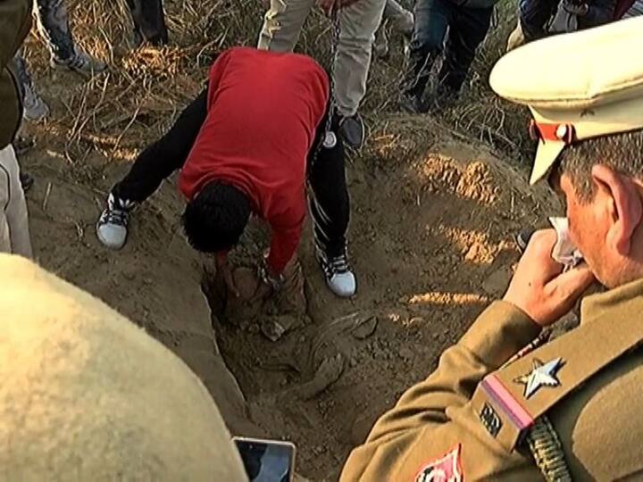 ਇਸ ਮਾਮਲੇ ਦੀ ਗੰਭੀਰਤਾ ਨੂੰ ਦੇਖਦਿਆਂ ਪੁਲਿਸ ਨੇ ਕਈ ਦਿਨ ਜਾਂਚ ਕੀਤੀ, ਕਾਫੀ ਪੁੱਛ-ਪੜਤਾਲ ਤੋਂ ਬਾਅਦ ਸ਼ੱਕ ਰਾਜਵਿੰਦਰ ‘ਤੇ ਗਿਆ ਸੀ। ਕੁੜੀ ਦੀ ਫੋਨ ਕਾਲ ਦੀ ਡਿਟੇਲ ਕਢਵਾਉਣ ਤੋਂ ਬਾਅਦ ਰਾਜਵਿੰਦਰ ਨੂੰ ਕਾਬੂ ਕਰਕੇ ਪੁੱਛਗਿੱਛ ਹੋਈ ਸੀ। ਮ੍ਰਿਤਕ ਨਾਬਾਲਗ ਕੁੜੀ ਆਪਣੀ ਮਾਂ ਨਾਲ ਪਿੰਡ ‘ਚ ਰਹਿੰਦੀ ਸੀ। ਘਟਨਾ ਵਾਲੇ ਦਿਨ ਮਾਂ ਗੁਰਦੁਆਰੇ ਗਈ ਸੀ, ਜਿਸ ਦੇ ਪਿੱਛੋਂ ਸਾਰੀ ਘਟਨਾ ਵਾਪਰ ਗਈ। ਮ੍ਰਿਤਕ ਕੁੜੀ ਦੇ ਪਿਤਾ ਤੇ ਭਰਾ ਦੁਬਈ ‘ਚ ਨੌਕਰੀ ਕਰਦੇ ਹਨ।