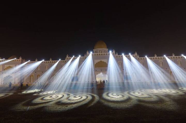 ਸ੍ਰੀ ਹਰਿਮੰਦਰ ਸਾਹਿਬ ਦੇ ਗਲਿਆਰੇ ਨੂੰ ਜੋ ਬਾਹਰੀ ਦਿੱਖ ਪ੍ਰਦਾਨ ਕੀਤੀ ਗਈ ਹੈ ਉਹੀ ਦਿੱਖ ਪਟਨਾ ਸਾਹਿਬ ਦੇ ਗਾਂਧੀ ਮੈਦਾਨ ਨੂੰ ਦਿੱਤੀ ਗਈ ਹੈ, ਇਸ ਤੇ ਕੀਤੀ ਗਈ ਰੌਸ਼ਨੀ ਵੀ ਲਗਭਗ ਉਹੀ ਝਲਕਾਰਾ ਪੇਸ਼ ਕਰ ਦਿੰਦੀ ਹੈ।