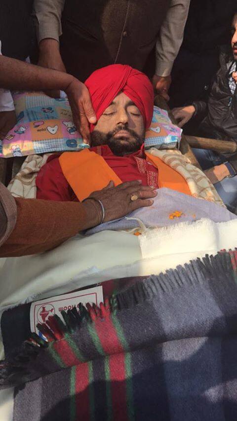 ਇਸ ਦੌਰਾਨ ਉਸ ਨੇ ਰੋਮਾਂਟਿਕ ‘ਮੇਰੇ ਗੀਤਾਂ ਦੀ ਰਾਣੀ’, ਕਿਸਾਨੀ ਦਾ ਦਰਦ ‘ਪੁੱਤ ਵਰਗਾ ਫੋਰਡ ਟਰੈਕਟਰ’, ਨੌਜਵਾਨਾਂ ਲਈ ‘ਚੰਡੀਗੜ੍ਹ ਦੇ ਨਜਾਰਿਆਂ ਨੇ ਪੱਟਿਆ’, ਨਸ਼ਿਆਂ ਖਿਲਾਫ ‘ਰੀ-ਬਰਥ’ ਤੇ ਰਾਜਨੀਤੀ ‘ਤੇ ਵਿਅੰਗ ਕਰਦੇ ‘ਸਰਕਾਰ’ ਵਰਗੇ ਬੇਮਿਸਾਲ ਗਾਣੇ ਗਾਏ। ਰੈਪਰ ਤੇ ਗਾਇਕ ਹਨੀ ਸਿੰਘ ਨੇ ਵੀ ਰਾਜ ਬਰਾੜ ਦੇ ਹੀ ਗੀਤ ‘ਚੰਡੀਗੜ੍ਹ ਦੇ ਨਜ਼ਾਰੇ’ ਤੋਂ ਬਾਅਦ ਬੁਲੰਦੀਆਂ ਨੂੰ ਹਾਸਿਲ ਕੀਤਾ ਸੀ।
