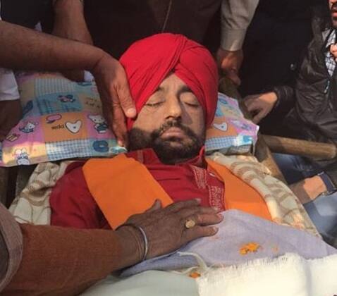 ਜਵਾਨੀ ਉਮਰੇ ਪਰਿਵਾਰ ਨੂੰ ਰੋਂਦਿਆਂ ਵਿਲਕਦਿਆਂ ਇਕੱਲਾ ਛੱਡ ਤੁਰੇ ਰਾਜ ਦੇ ਅੰਤਿੰਮ ਸਸਕਾਰ ਮੌਕੇ ਕਈ ਧਾਰਮਿਕ ਸ਼ਖਸੀਅਤਾਂ, ਸਮਾਜ ਸੇਵੀ, ਪ੍ਰਸ਼ਾਸਨਕ ਅਧਿਕਾਰੀ ਤੇ ਪੰਜਾਬੀ ਮਨੋਰੰਜਨ ਇੰਡਸਟਰੀ ਦੇ ਕਈ ਵੱਡੇ ਚਿਹਰੇ ਪਹੁੰਚੇ। 