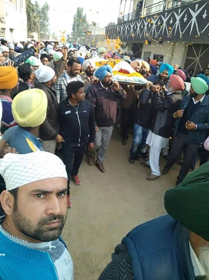 ਪੰਜਾਬੀ ਗਾਇਕੀ ਦਾ ਇਹ ਧਰੂ ਤਾਰਾ 31 ਦਸੰਬਰ ਦੇ ਦਿਨ ਸਭ ਨੂੰ ਅਲਵਿਦਾ ਕਹਿ ਗਿਆ ਸੀ। ਅਚਾਨਕ ਤਬੀਅਤ ਖਰਾਬ ਹੋਣ ਤੋਂ ਬਾਅਦ ਰਾਜ ਨੂੰ ਚੰਡੀਗੜ੍ਹ ਦੇ ਸੈਕਟਰ 32 ਹਸਪਤਾਲ ‘ਚ ਦਾਖਲ ਕਰਵਾਇਆ ਗਿਆ ਸੀ, ਜਿੱਥੇ ਉਸ ਨੇ ਇਲਾਜ ਦੌਰਾਨ ਦਮ ਤੋੜ ਦਿੱਤਾ ਸੀ।