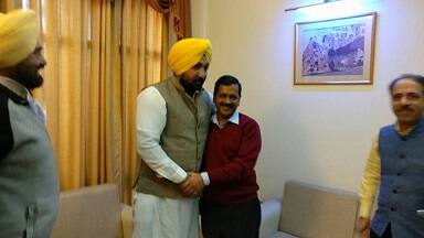 ਜੱਸੀ ਜਸਰਾਜ ਨੇ ਆਮ ਆਦਮੀ ਪਾਰਟੀ ਵੱਲੋਂ 2014 ‘ਚ ਬਠਿੰਡਾ ਤੋਂ ਅਕਾਲੀ ਦਲ ਦੀ ਹਰਸਿਮਰਤ ਕੌਰ ਬਾਦਲ ਅਤੇ ਕਾਂਗਰਸ ਦੇ ਮਨਪ੍ਰੀਤ ਬਾਦਲ ਵਿਰੁੱਧ ਚੋਣ ਲੜੀ ਸੀ।