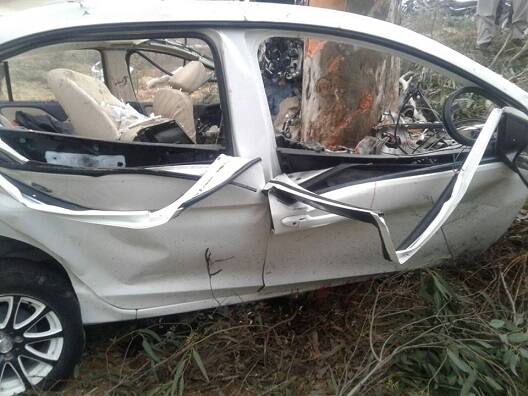 ਹਾਦਸਾ ਇੰਨਾ ਭਿਆਨਕ ਸੀ ਕਿ ਕਾਰ ਬੁਰੀ ਤਰ੍ਹਾਂ ਨੁਕਸਾਨੀ ਗਈ ਅਤੇ ਕਾਰ ਸਵਾਰਾਂ ਦੇ ਚੀਥੜੇ ਉਡ ਗਏ