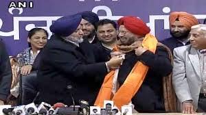 ਚੰਡੀਗੜ੍ਹ ਵਿੱਚ ਅਕਾਲੀ ਦਲ ਵਿੱਚ ਸ਼ਾਮਲ ਹੁੰਦੇ ਹੋਏ ਜਨਰਲ ਜੇ ਜੇ ਸਿੰਘ।