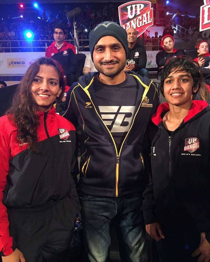  Harbhajan Turbanator ‏@harbhajan_singh 4h4 hours ago With the #AsliDangal girls- the #PhogatSisters, at #PWL2! We're proud of you. You are rockstars! 
