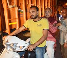 BJP ਵਿਧਾਇਕ ਵੱਲੋਂ ਸਕੂਟਰ \'ਤੇ ਚੋਣ ਪ੍ਰਚਾਰ 