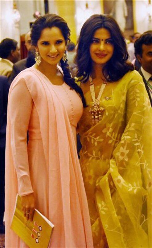 ਸਾਨੀਆ ਦਾ ਬਾਲੀਵੁੱਡ ਕਨੈਕਸ਼ਨ, ਦੋਸਤਾਂ ਅਤੇ ਸਿਤਾਰਿਆਂ ਨਾਲ ਖਾਸ ਤਸਵੀਰਾਂ