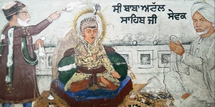 ਮੰਨਿਆ ਜਾਂਦਾ ਹੈ ਕਿ ਇਸ ਇਮਾਰਤ ਦੀਆਂ 9 ਮੰਜਿਲਾਂ ਦਾ ਸਬੰਧ ਬਾਬਾ ਅਟੱਲ ਰਾਏ ਦੀ ਉਮਰ ਨਾਲ ਹੈ ਜੋ 9 ਸਾਲ ਦੀ ਉਮਰ ਵਿੱਚ ਅਕਾਲ ਚਲਾਣਾ ਕਰ ਗਏ ਸਨ। 