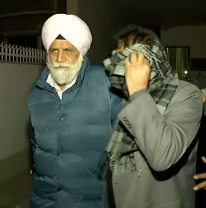 ਫਿਲਹਾਲ ਰਿਸ਼ਵਤਖੋਰ ਐਕਸੀਅਨ ਵਿਜੀਲੈਂਸ ਪੁਲਿਸ ਦੇ ਸ਼ਿਕੰਜੇ ‘ਚ ਆ ਚੁੱਕਾ ਹੈ। ਜਨਾਬ ਤੋਂ ਪੁੱਛਗਿੱਛ ਕੀਤੀ ਜਾ ਰਹੀ ਹੈ ਕਿ ਆਖਰ ਉਨ੍ਹਾਂ ਹੋਰ ਕਿੰਨੇ ਕੁ ਕਾਰਨਾਮੇ ਕੀਤੇ ਹਨ।