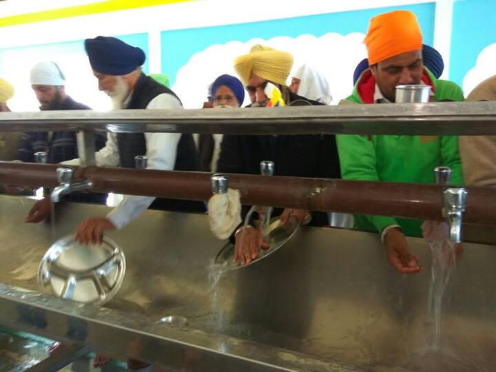 ਸਰਬੱਤ ਖਾਲਸਾ ਜਥੇਦਾਰਾਂ ਵੱਲੋਂ ਸਜ਼ਾ ਰੱਦ ਕਰਨ ਦੇ ਸਵਾਲ ‘ਤੇ ਮਲੂਕਾ ਨੇ ਕਿਹਾ ਕਿ ਇਹ ਸੇਵਾ ਸਮਾਪਤ ਹੋਣ ਤੋਂ ਬਾਅਦ ਉਨ੍ਹਾਂ ਦਾ ਜਵਾਬ ਵੀ ਦਿੱਤਾ ਜਾਵੇਗਾ ਤੇ ਹੁਣ ਉਹ ਸਭ ਦਾ ਸਤਿਕਾਰ ਕਰਦੇ ਹਨ।
