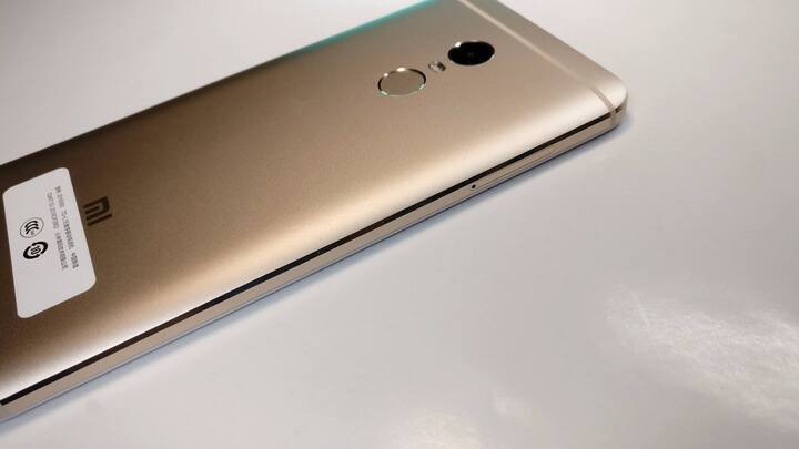 ਚੀਨ ਦੇ ਬਾਜ਼ਾਰਾਂ ‘ਚ ਰੈਡਮੀ ਨੋਟ4 ਦੇ 2ਜੀਬੀ ਰੈਮ ਤੇ 16ਜੀਬੀ ਮੈਮੋਰੀ ਵਾਲੇ ਵੈਰੀਐਂਟ ਦੀ ਕੀਮਤ 899 ਯੁਆਨ (9999 ਰੁਪਏ) ਅਤੇ 3ਜੀਬੀ ਰੈਮ 64 ਜੀਬੀ ਮੈਮੋਰੀ ਵਾਲੇ ਵੈਰੀਐਂਟ ਦੀ ਕੀਮਤ 1,199 ਯੁਆਨ (ਕਰੀਬ 12,000 ਰੁਪਏ) ਹੈ।