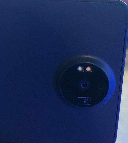 ਇਸ ਦੇ ਫੀਚਰ ਵੀ ਕਾਫੀ high-end ਹੋਣਗੇ। ਇਸ ਫੋਨ ਨੂੰ ਕੰਪਨੀ ਨੇ Nokia 8 ਦਾ ਨਾਮ ਦਿੱਤਾ ਹੈ। Nokia ਅਤੇ HMD ਕੰਪਨੀ ਮਿਲ ਕੇ ਇਹ ਫੋਨ ਲਾਂਚ ਕਰਨਗੀਆਂ। ਫੋਨ ਵਿੱਚ snapdragon 821 ਪ੍ਰੋਸੈਸਰ ਹੋਣ ਦੀ ਉਮੀਦ ਕੀਤੀ ਜਾ ਰਹੀ ਹੈ।