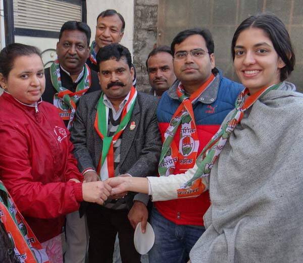 ਪਿਛਲੀਆਂ ਚੋਣਾਂ ਦੌਰਾਨ ਮਨਪ੍ਰੀਤ ਦਾ ਪੁੱਤਰ ਅਰਜਨ ਬਾਦਲ ਆਪਣੇ ਪਿਤਾ ਲਈ ਵੋਟਾਂ ਮੰਗਣ ਪਹਿਲੀ ਵਾਰ ਉੱਤਰਿਆ ਸੀ।